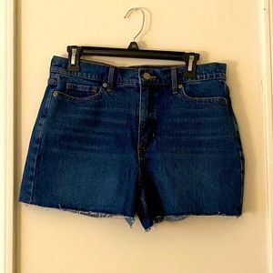 Banana Republic Dark Wash Denim Short. High Waist. 4 Inch Inseam. Size 29P. NWT